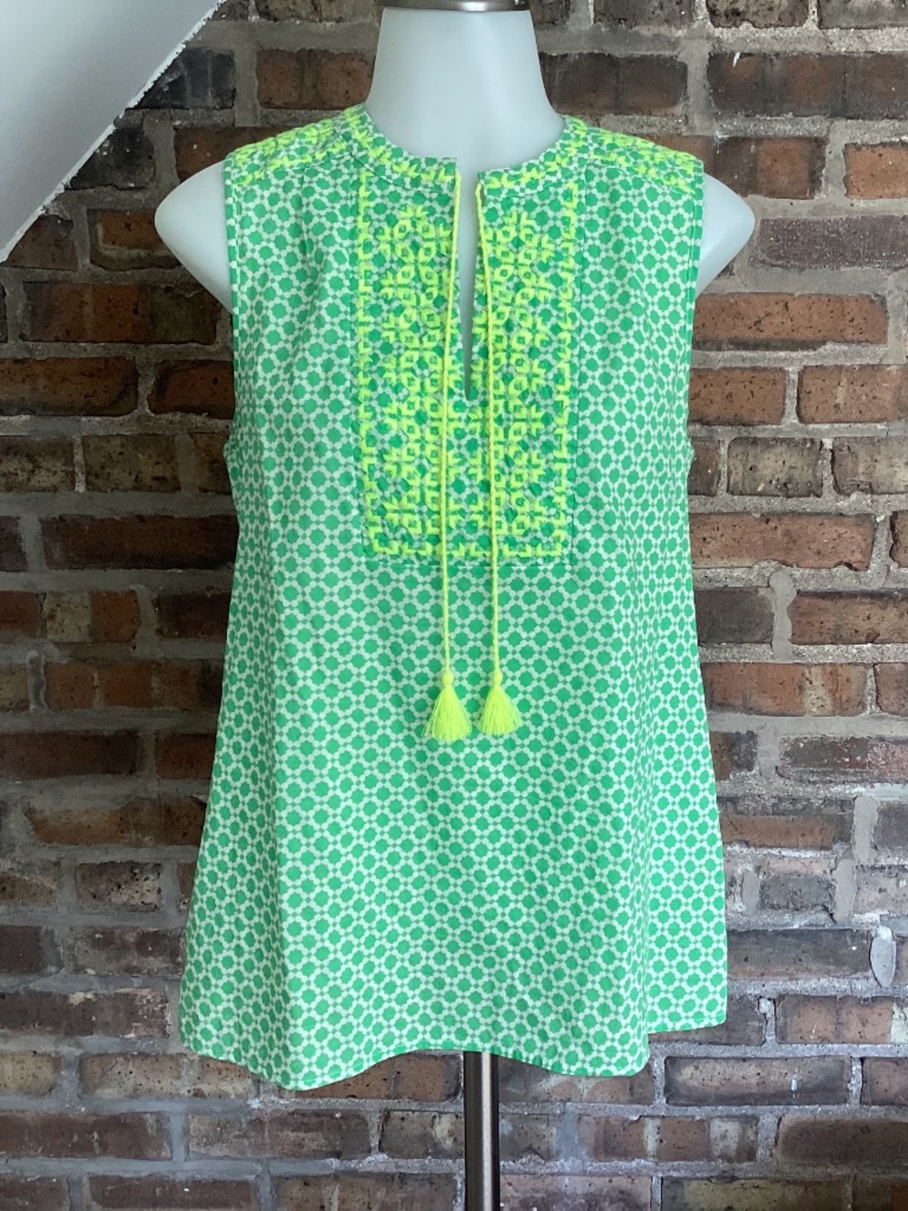 J Crew green and white print sleeveless top Sz 2